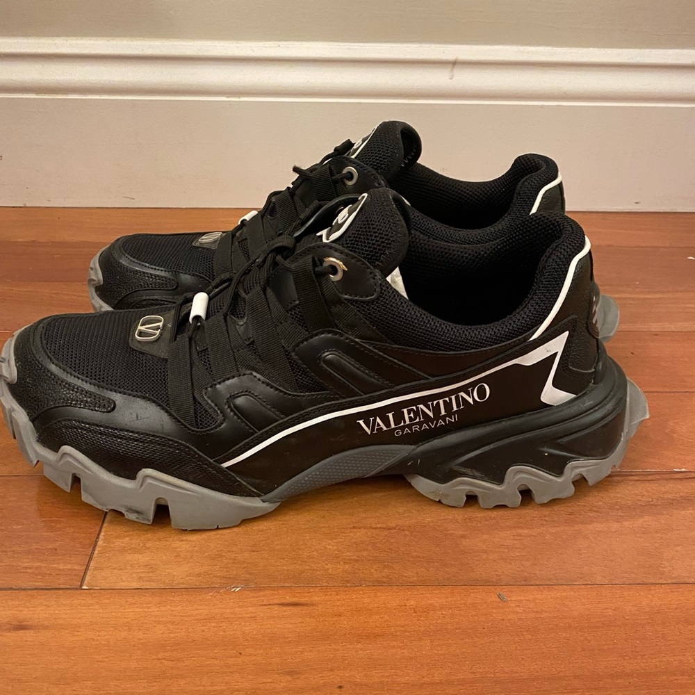 Authentic Valentino Sneakers - Picture 2 of 6